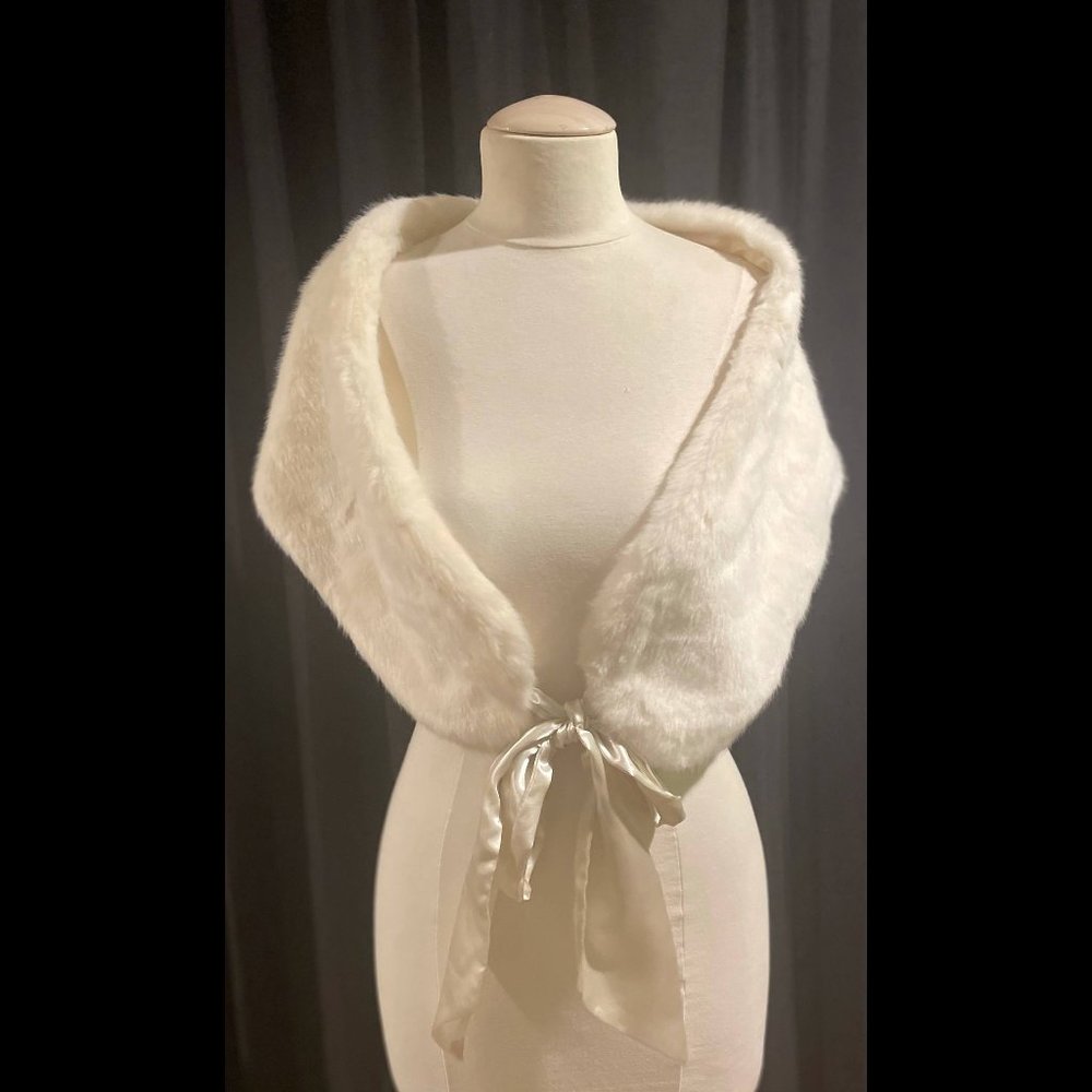 Plus Size: Faux Fur Shawl